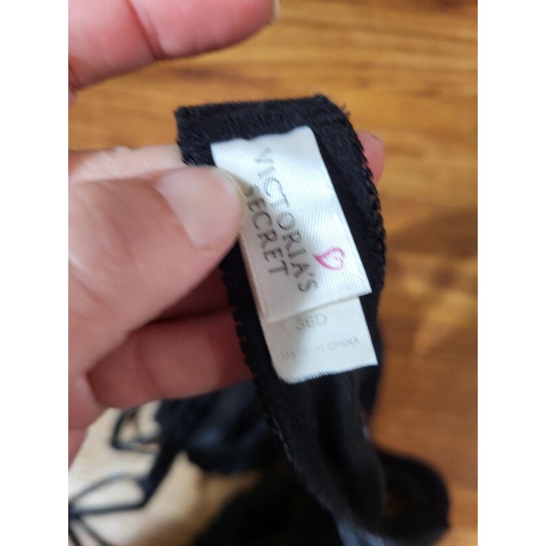 Sujetador de encaje negro vintage Y2K de Victoria's Secret, talla 36D imagen 4