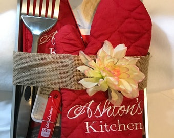 Personalized Kitchen Potholder and Oven Mitt Set - Monogrammed Oven Mitt - Teacher - Wedding - New Home - Mothers Day - Fathers Day Gift