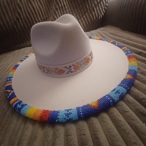 Handbeaded wide brim fedora with hat band Bild 3