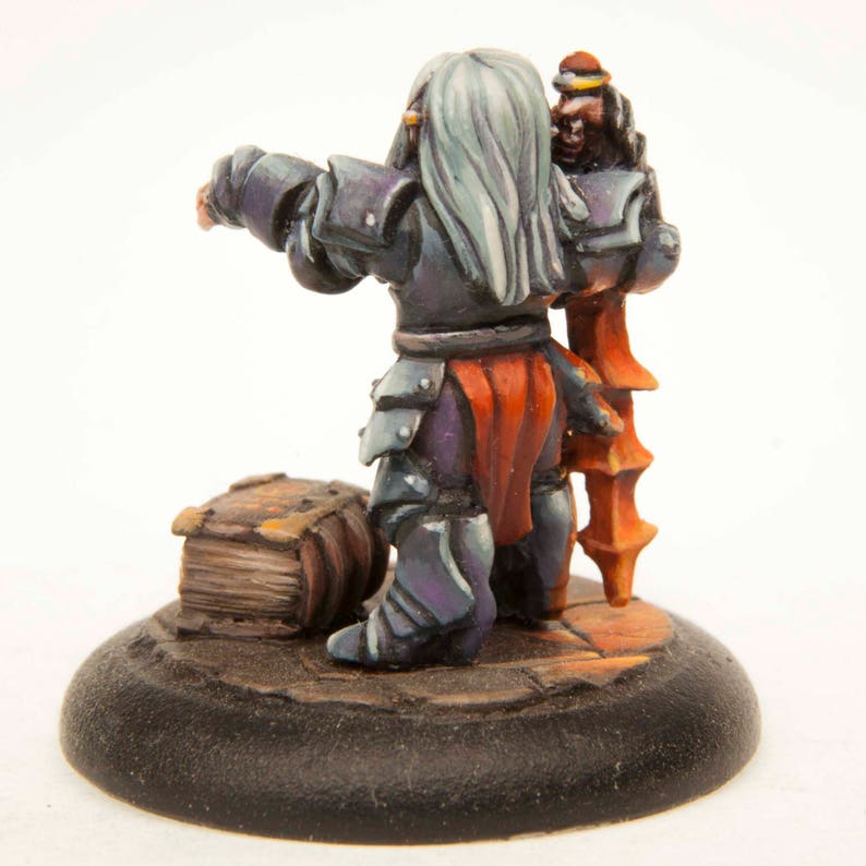d&d dwarf paladin miniature