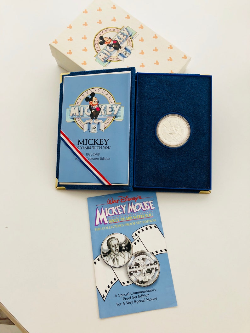 Disney/'s Snow White /& 7 Dwarfs 1 Troy Oz .999 Fine Silver Round Collectible Coin