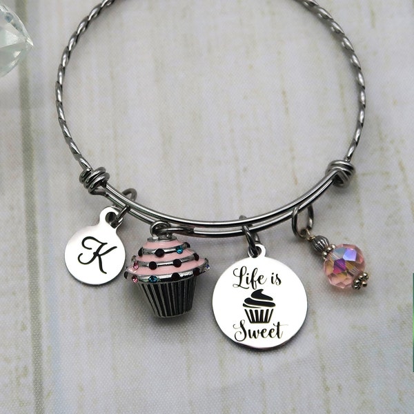 Life is Sweet Cupcake Bracelet, Bracelet Bangle Charm Extensible pour Femmes, Cadeau d’anniversaire Personnalisé Birthstone Cupcake, Bijoux Bakers