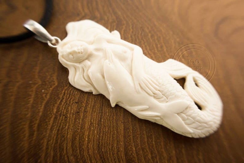Mermaid beauty with dolphin pendant image 2