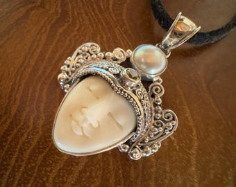 925 Sterling Silver Bali Moon Empress pendant in Sterling Silver, pearl, Peridot gemstone