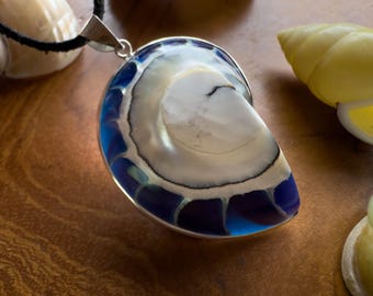 925 Sterling Blue Nautilus Ocean shell pendant Mother of Pearl set in Sterling silver Art Deco Bali handmade Vintage