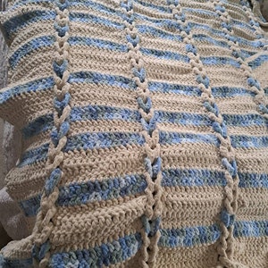 Blanket/twisted blanket/bernat blanket/warm blanket