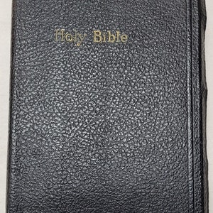 1960s KJV Holy Bible Published by The World Publishing Company with a Key to Pronunciation Previous Owner's Name Written in Bible