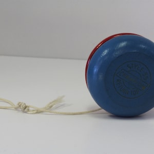 Style 55 Champion Return Toy Yo-Yo, Blue and Red, Wooden Yo-yo, Vintage Toy, Collectible Yo-Yo