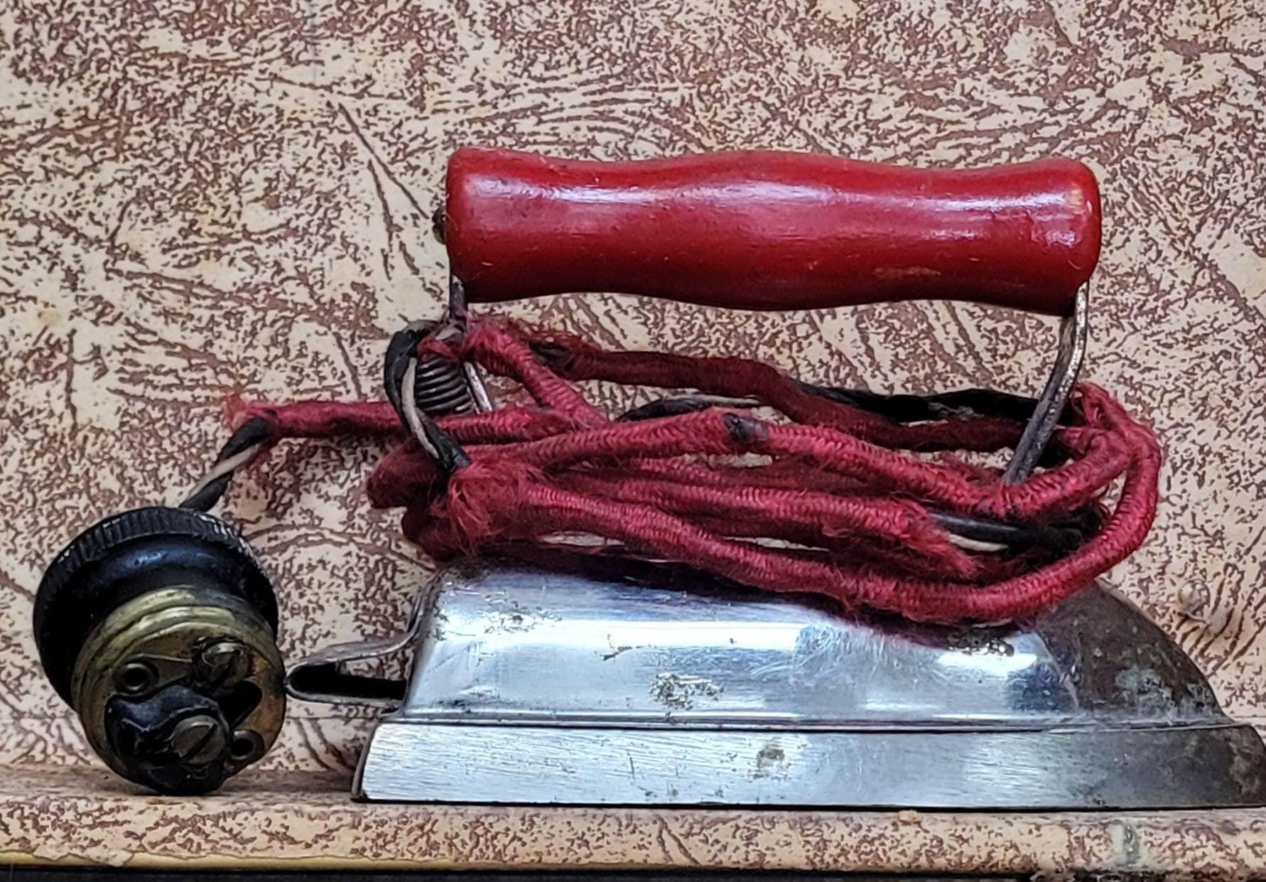 Vintage Lady Dover Red-handled Iron, Small Size - Etsy