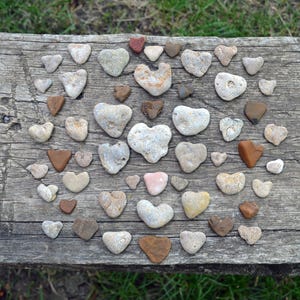 50 piedras pequeñas en forma de corazón, piedras marinas románticas, lindas rocas marinas, decoración para bodas en la playa, de forma natural.