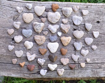 50pcs Small to Tiny Heart Shaped pebbles, Romantic Sea Stones, Cute Sea Rocks, Beach Wedding Decor, Naturally formed