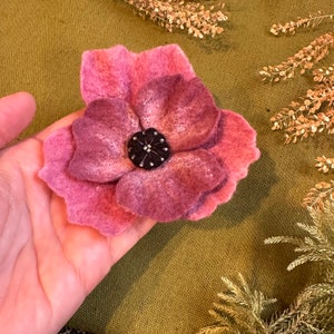 Felted Poppy Flower- Poppy Flower brooch - Poppy Brooch - Poppy flower - poppy flower - Flower brooch -  Felted Flower - Wool brooch