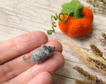 Tiny Needle felted mice - Tiny felted pumpkin - Cute felted mouse - felted mouse with cheese - Felted mice - small felted mouse tiny cuties