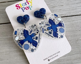 Boucles d'oreilles en acrylique imprimé coeur bleu de la collection Bowerbird