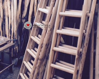 Massivholzleiter im natürlichen Stil – échelle en bois massiv au fini naturel