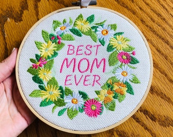 Embroidery Hoop Art - Best Mom Ever - Gift for mother - Floral Wreath - Home Decoration - Cottage Decor - Hoop Wreath - Christmas gift