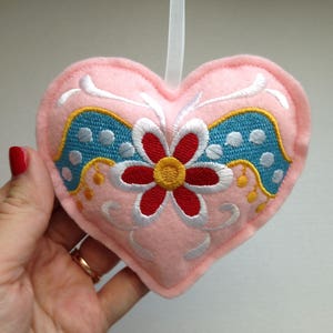 Heart holiday ornament - Personalized felt embroidered decoration - Family ornament - Mothers day gift