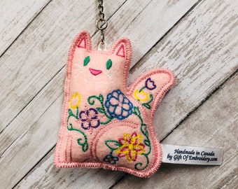 Cat stuffed keychain - Pink felt cat key ring - Embroidered stuffed keyring  - Gift for cat lover - Christmas gift