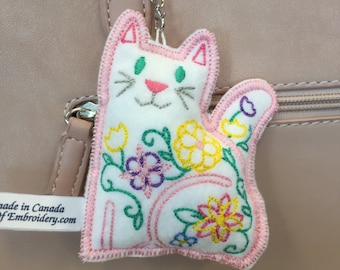 Cat stuffie keychain - White cat felt embroidered stuffed decoration - Cat keyring - Gift for cat lover  - Mothers day gift