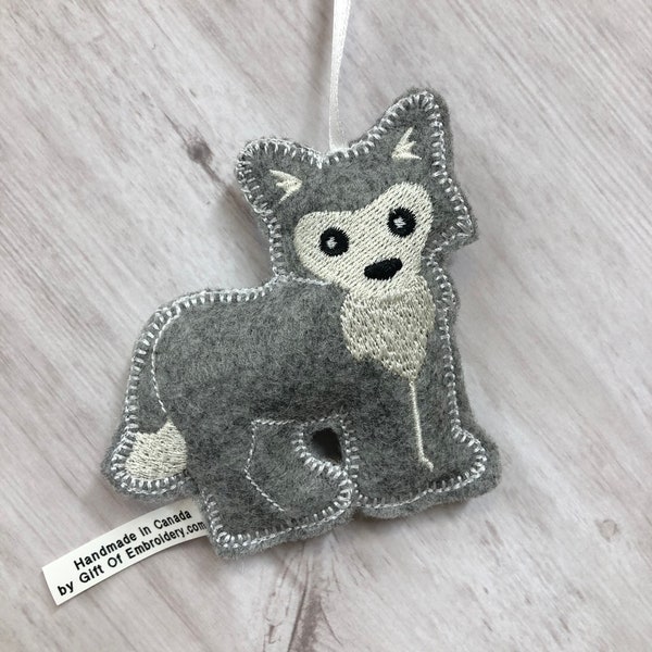 Wolf Felt Ornament - Embroidered Holiday Stuffed Decoration - Personalized gift for wolf lovers - Mothers day gift