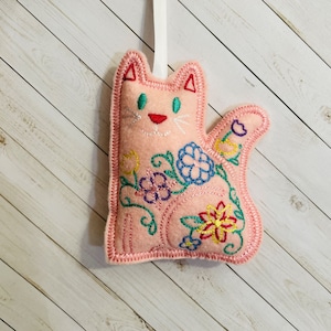 Pink Cat Ornament - Stuffed embroidered felt decoration - Personalized gift - Gift for cats lover - Mothers day gift
