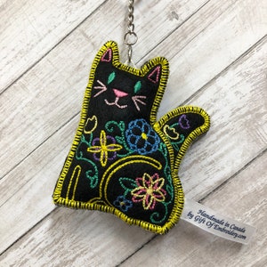 Cat stuffie keychain - Black cat Halloween keyfob ornament - Gift for cat lover - Stuffed felt decoration - Cat key ring - Bag charm