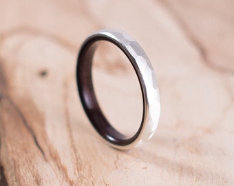 Bague facettée en argent et bois de rose. Alliance, bague de fiançailles.