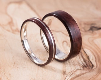 Paire d’alliances et bois de palissandre et d’argent. Bague de mariage, bague de fiançailles.