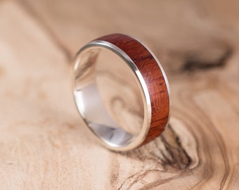 Bague en argent et bois de tonneau. Alliance, bague de fiançailles.