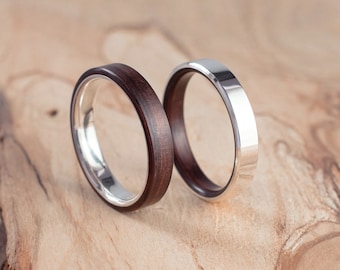 Pair of alliances and Rosewood wood and silver. Wedding ring, engagement ring.