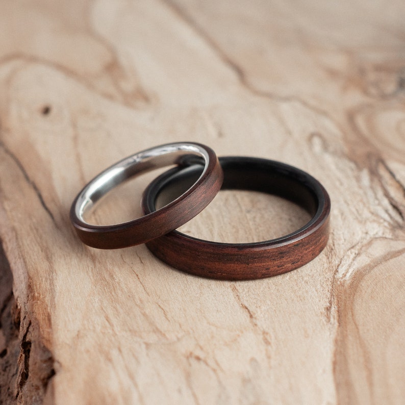 Pair of wedding rings and Rosewood wood, silver and fire-blackened titanium. Wedding ring, engagement ring. image 2