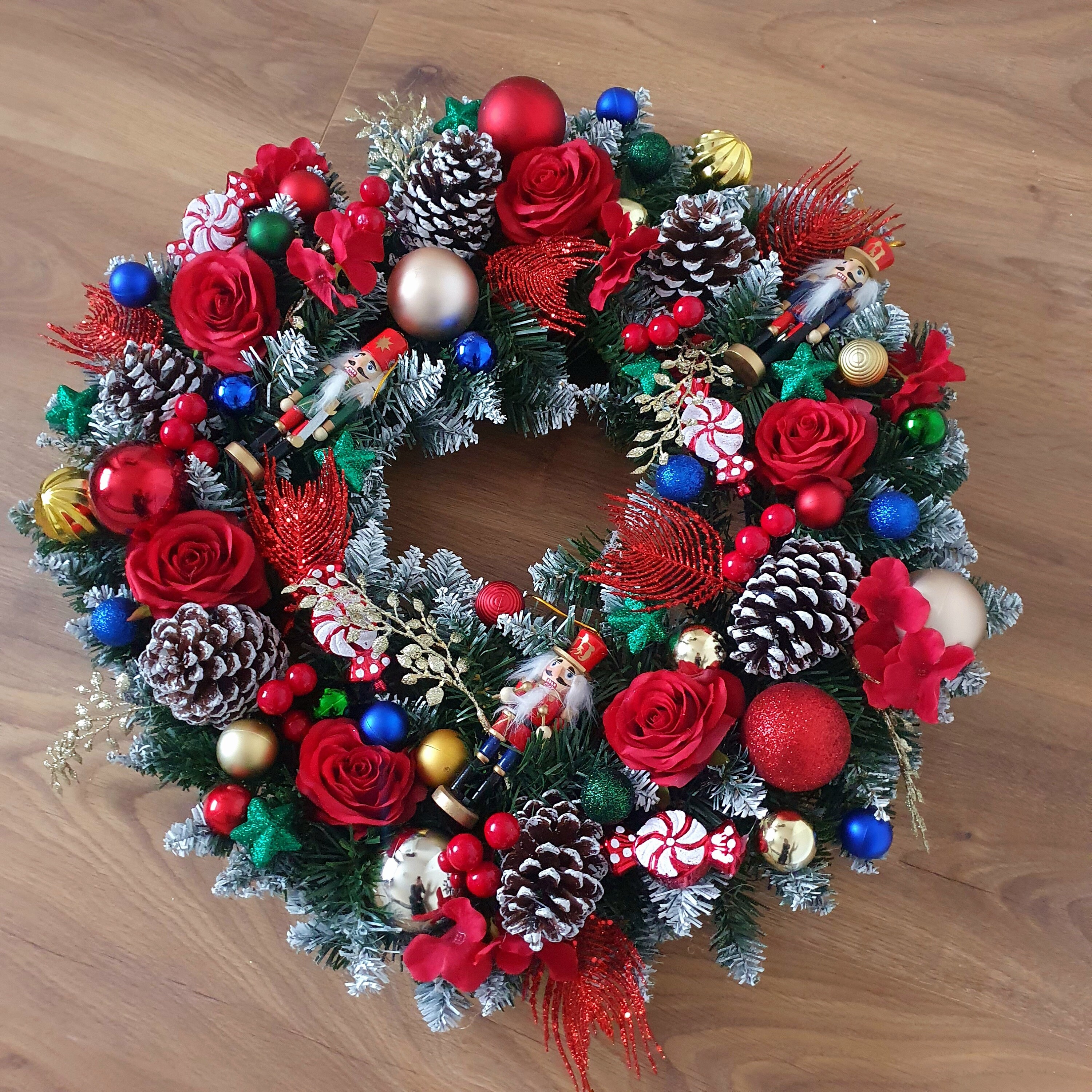 　Decorated Christmas Wreath Amazon.com: The Wreath Depot Aurora Winter Wreath, 24 Inches