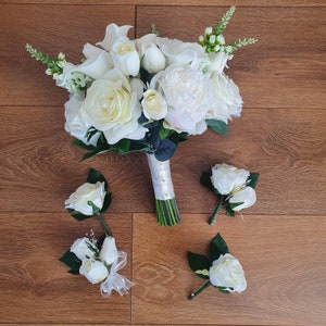 White and ivory silk wedding flowers- Hantied artificial flowers bouquet, Faux flowers wedding bouquet, Bride/bridesmaid bouquet