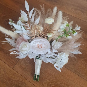 White, cream, gold pampas bride bouquet, Wedding bouquet, Faux flowers bridal bouquet, Wedding artificial flowers, Dry pampas, Bridesmaid