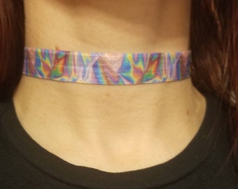 Iridescent printed choker, 90s fashion