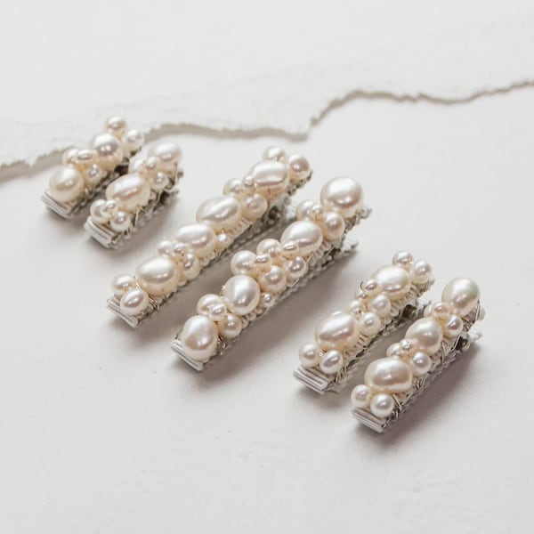 Bloemenmeisje parel cluster haarspeldjes | set van twee sierlijke haarclips met glanzende zoetwaterparels