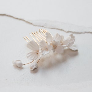 White Floral Hair Comb | bridal wedding accessories with delicate off white florals