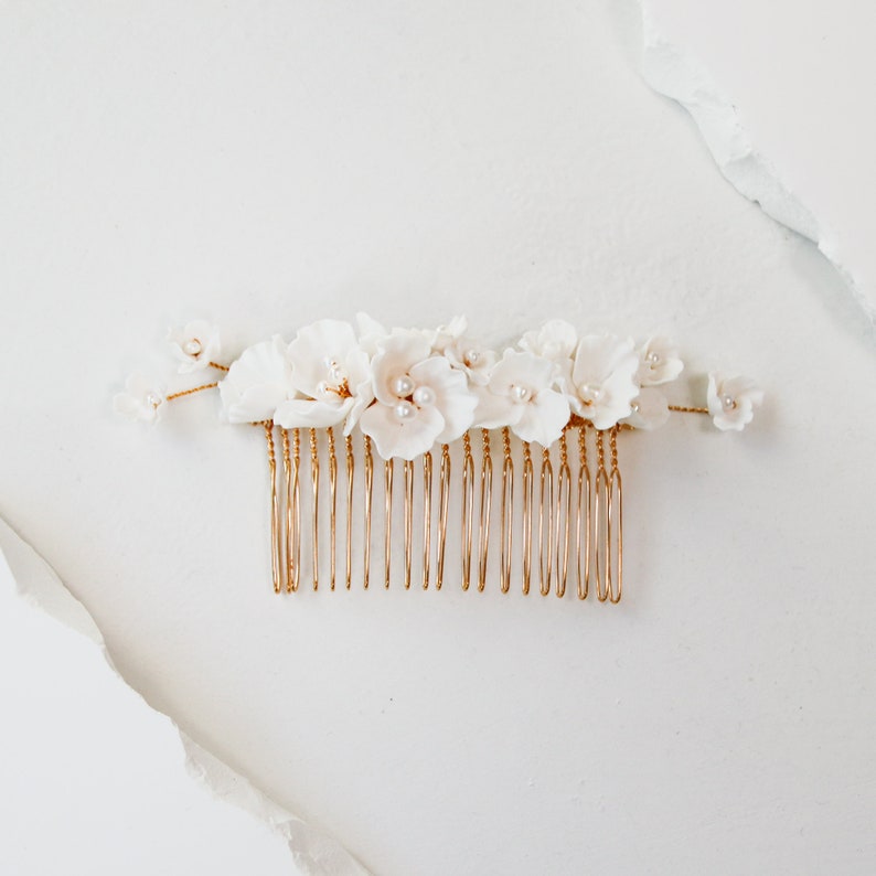 Bouquet Hair Comb bridal hair clip featuring white polymer flowers, mixed blooms, and freshwater pearls image 2