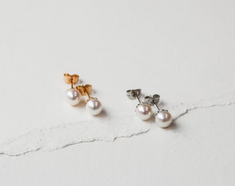 Solitaire Pearl Earring | minimal, classic pearl earrings featuring 6mm pearls on gold or silver stud