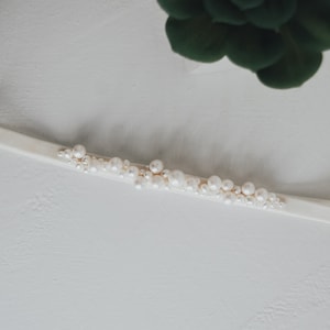 Aphrodite Garter | clusters of freshwater pearls on off white velvet elastic bridal garter