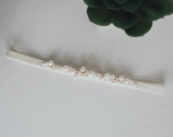 Aphrodite Garter | clusters of freshwater pearls on off white velvet elastic bridal garter