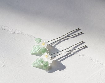 Daisy Hair Pins (Set of 2) | sweet, whimsical garden inspired wildflower bridal hair pins