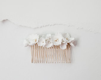 Blüte Haarkamm | Braut Hochzeit Haarspange mit weißen Blütentrauben aus Polymer Clay