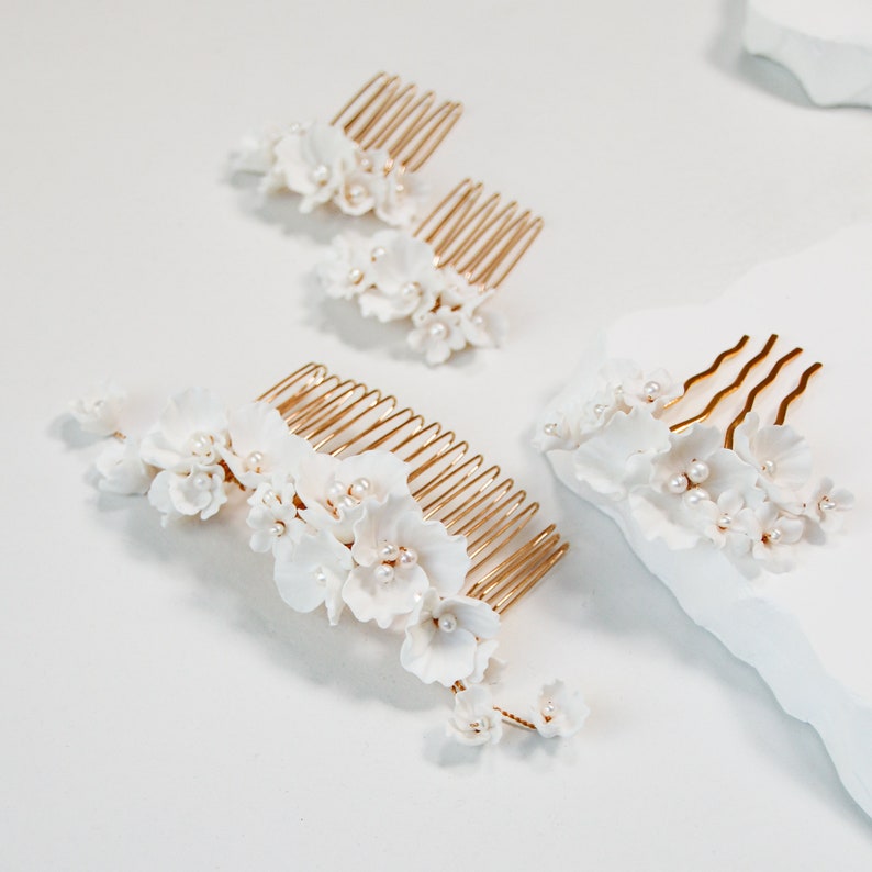 Bouquet Hair Comb bridal hair clip featuring white polymer flowers, mixed blooms, and freshwater pearls image 3