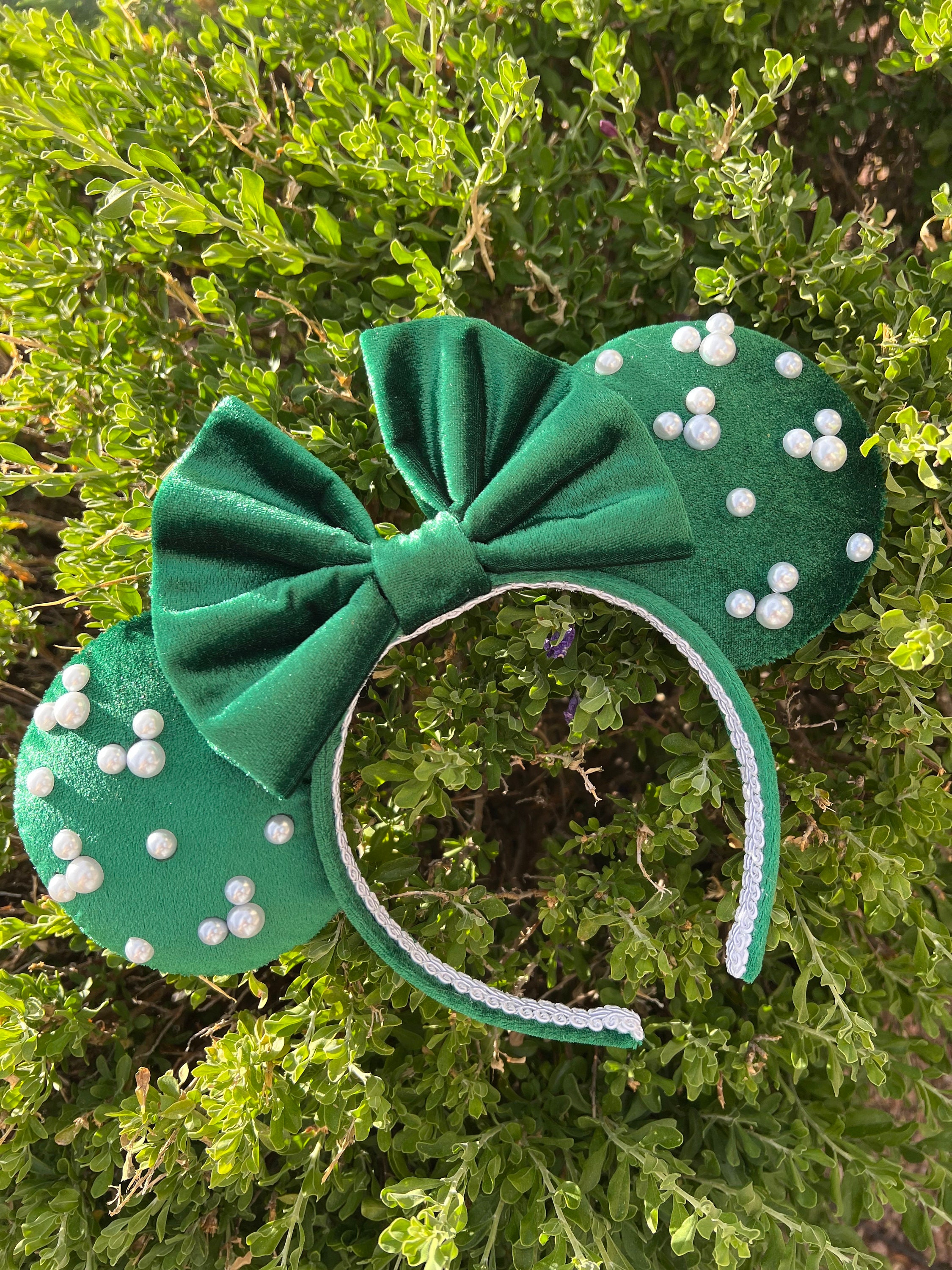 New Design Fully Sewn Green Velvet and Pearls Ears - Etsy display picture 1