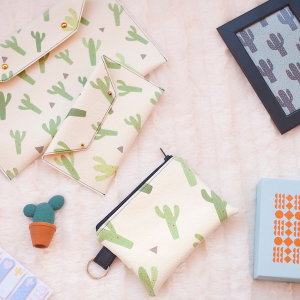 Cosmetic bag - Cactus print - cactus make up bag - mothers day - makeup addiction - cactus bag - cactus makeup bag - gift for women.