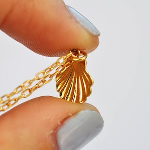 gold shell necklace, seashell necklace, gold shell, dainty necklace, seashell jewelry, surf, ocaen, Camino de Santiago, shell of saint james image 7