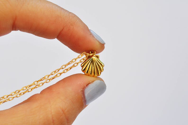 gold shell necklace, seashell necklace, gold shell, dainty necklace, seashell jewelry, surf, ocaen, Camino de Santiago, shell of saint james image 5