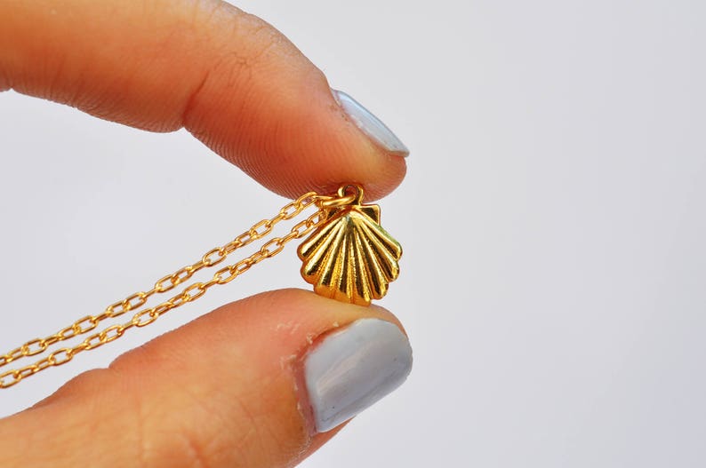 gold shell necklace, seashell necklace, gold shell, dainty necklace, seashell jewelry, surf, ocaen, Camino de Santiago, shell of saint james image 3