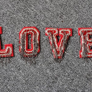 Un conjunto de crystal Tassels Letras con cuentas Inglés carta AMOR Applique tela DIY Broche insignia Craft bolso de mano de suministro